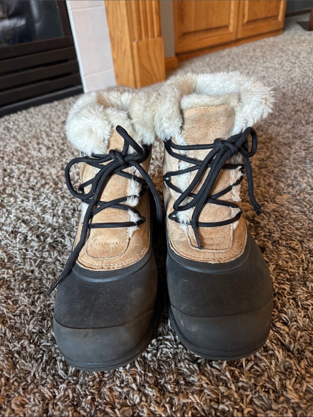 SOREL Women’s Insulated Winter Snow Boots Tan Black Faux Fur Size 8.5